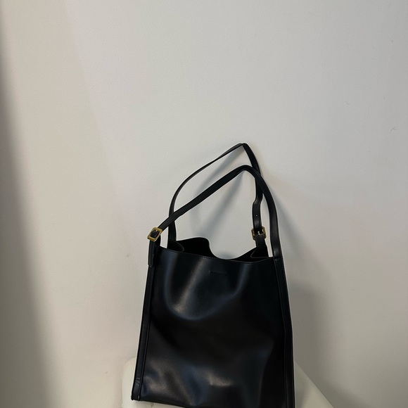 Sleek Black Shoulder Bag - Picture 1 of 2